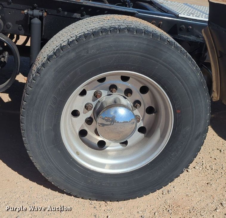 image for item NG9410 2020 Kenworth T680 semi truck