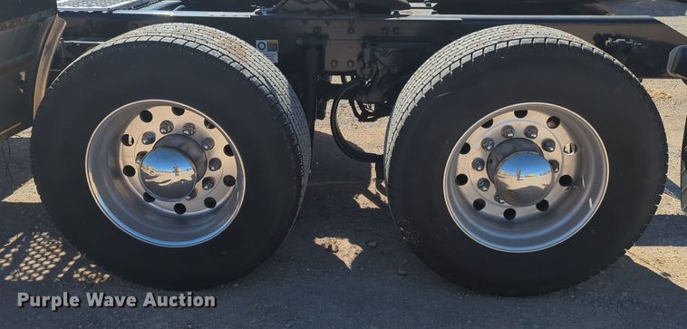 image for item NG9410 2020 Kenworth T680 semi truck