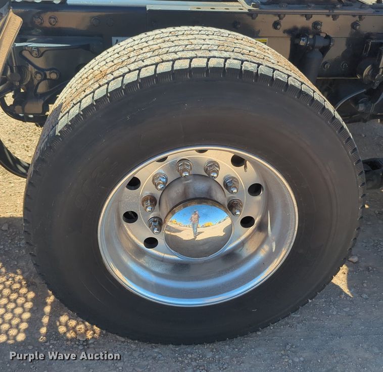 image for item NG9410 2020 Kenworth T680 semi truck