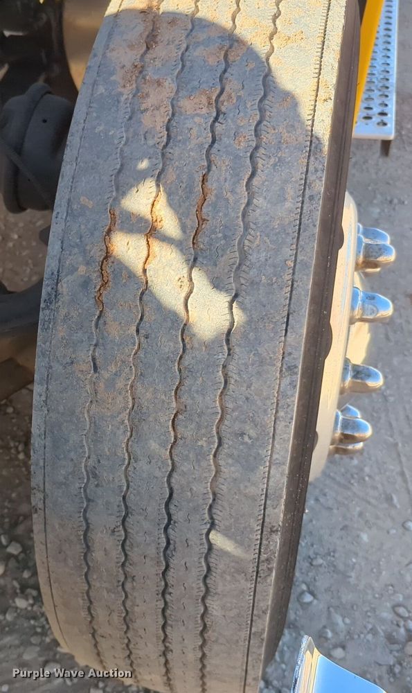 image for item NG9410 2020 Kenworth T680 semi truck