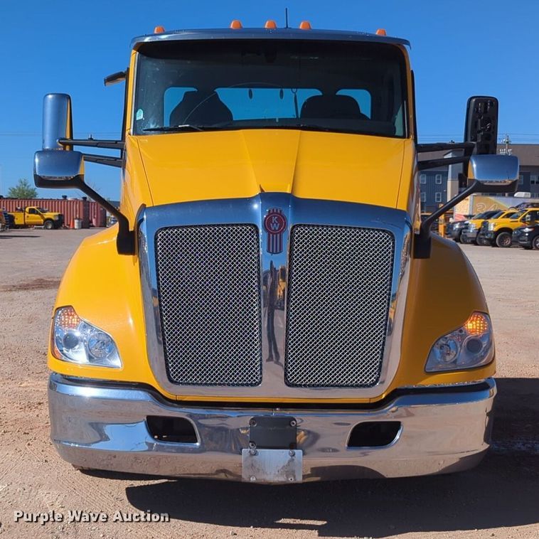 image for item NG9411 2020 Kenworth T680 semi truck
