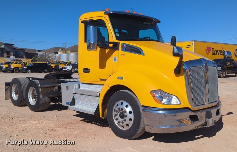 image for item NG9411 2020 Kenworth T680 semi truck