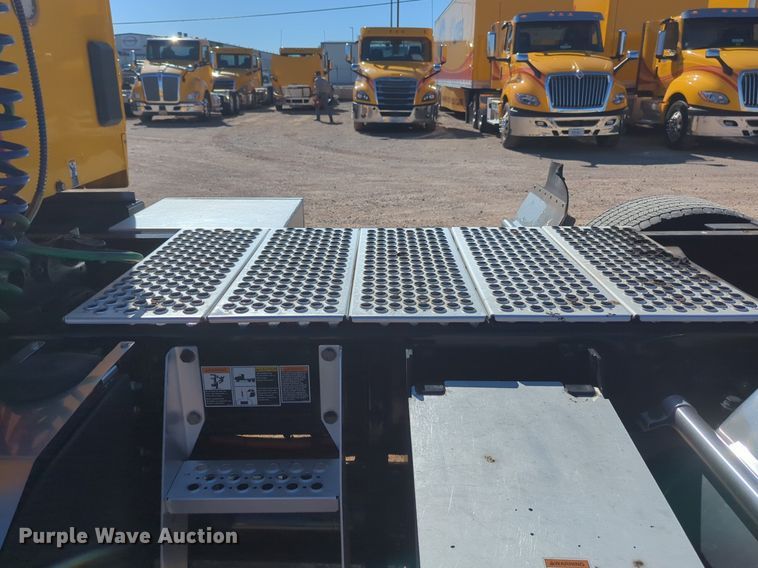 image for item NG9411 2020 Kenworth T680 semi truck