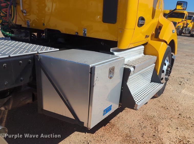 image for item NG9411 2020 Kenworth T680 semi truck