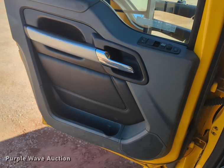 image for item NG9411 2020 Kenworth T680 semi truck