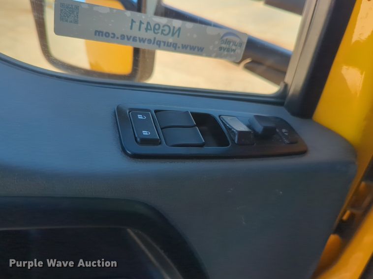 image for item NG9411 2020 Kenworth T680 semi truck