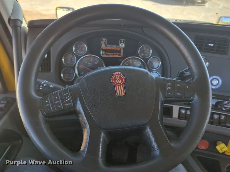 image for item NG9411 2020 Kenworth T680 semi truck