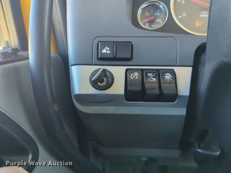 image for item NG9411 2020 Kenworth T680 semi truck