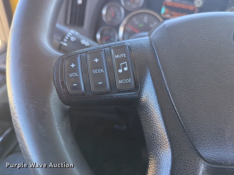 image for item NG9411 2020 Kenworth T680 semi truck