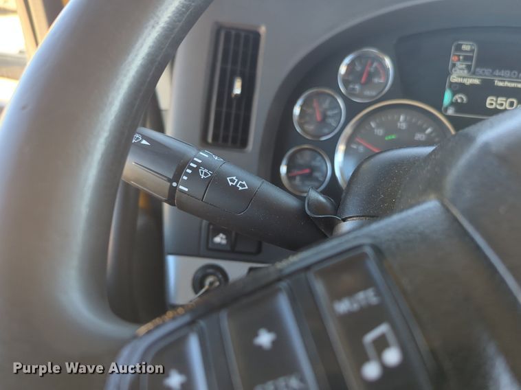 image for item NG9411 2020 Kenworth T680 semi truck