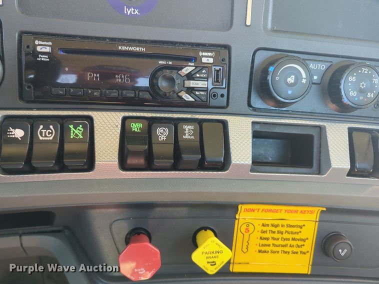 image for item NG9411 2020 Kenworth T680 semi truck