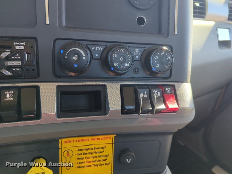 image for item NG9411 2020 Kenworth T680 semi truck