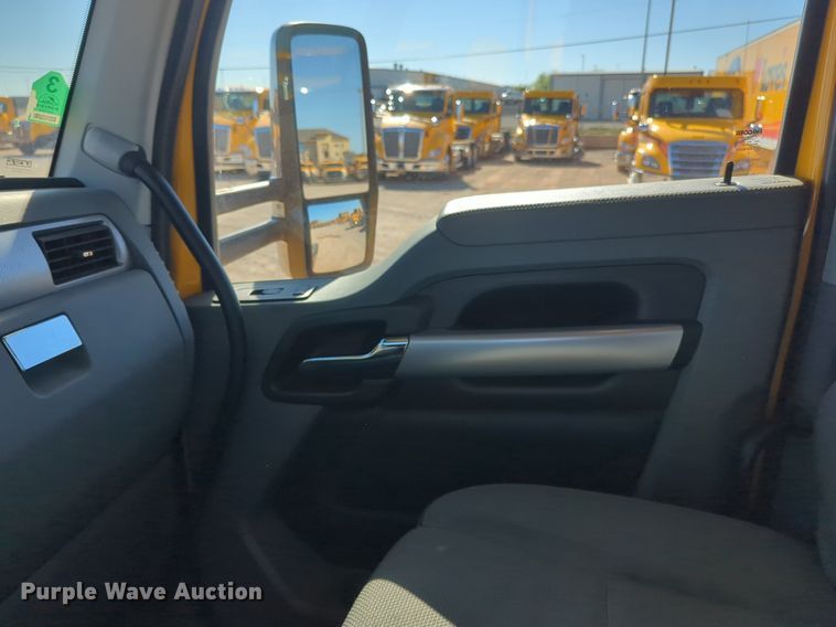 image for item NG9411 2020 Kenworth T680 semi truck