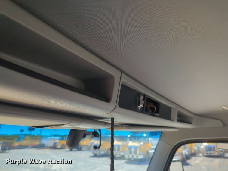 image for item NG9411 2020 Kenworth T680 semi truck