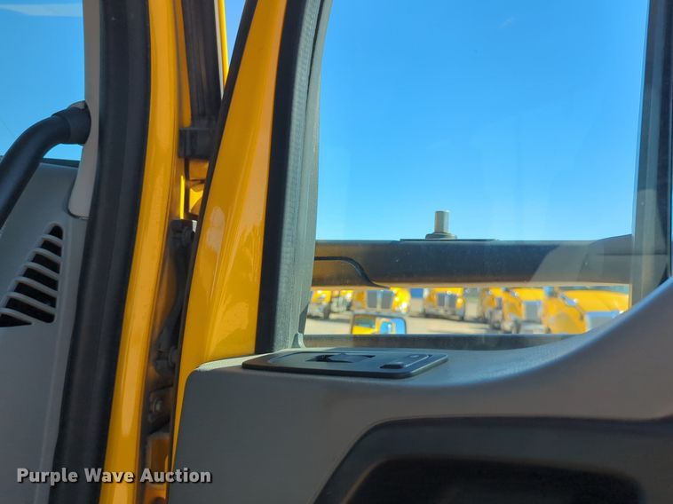 image for item NG9411 2020 Kenworth T680 semi truck