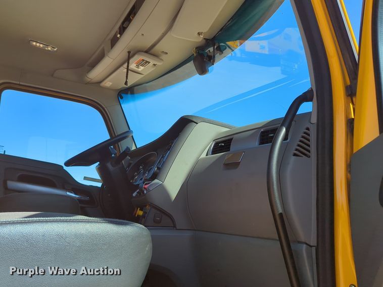 image for item NG9411 2020 Kenworth T680 semi truck