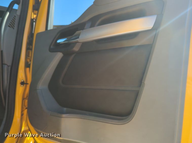 image for item NG9411 2020 Kenworth T680 semi truck