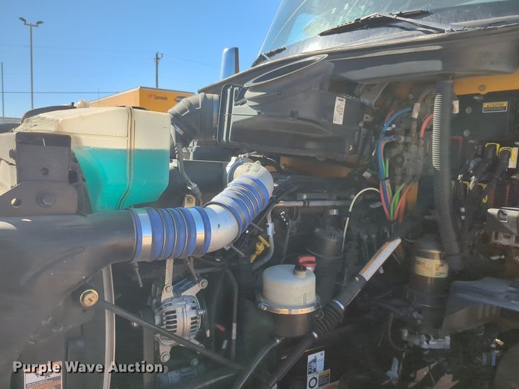 image for item NG9411 2020 Kenworth T680 semi truck