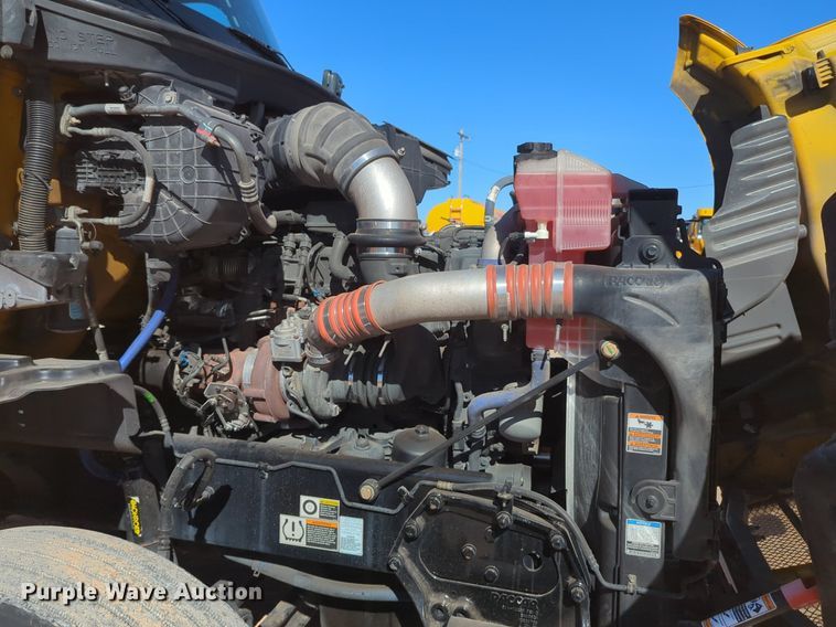 image for item NG9411 2020 Kenworth T680 semi truck