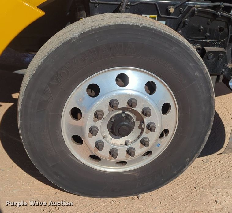 image for item NG9411 2020 Kenworth T680 semi truck