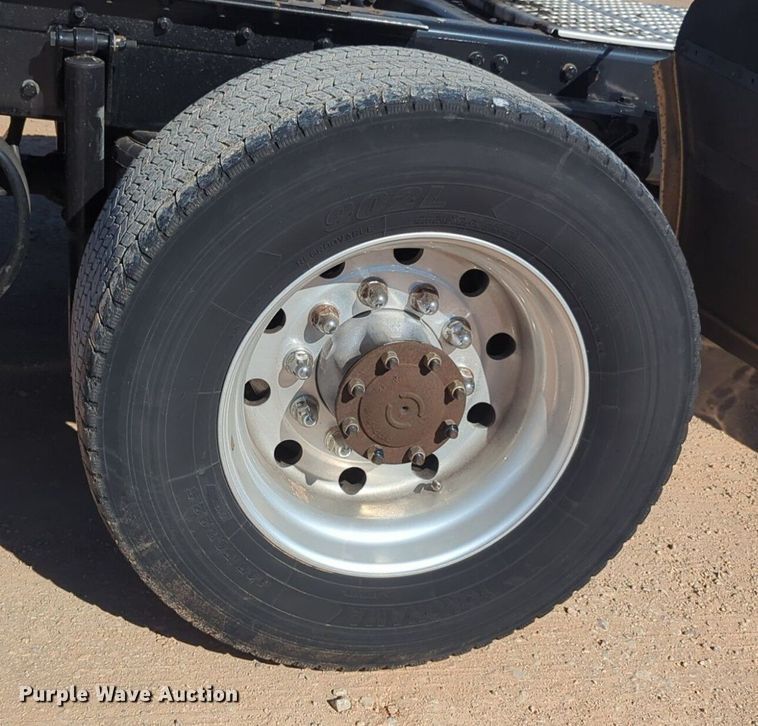 image for item NG9411 2020 Kenworth T680 semi truck