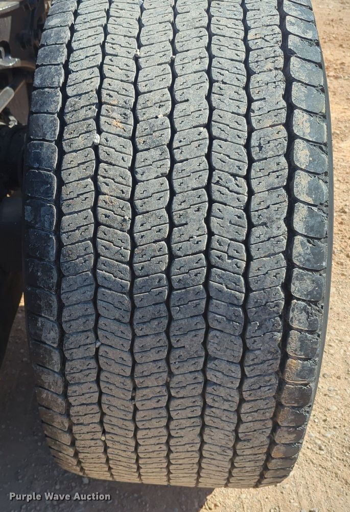 image for item NG9411 2020 Kenworth T680 semi truck