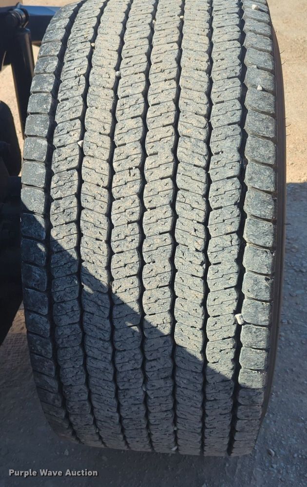 image for item NG9411 2020 Kenworth T680 semi truck