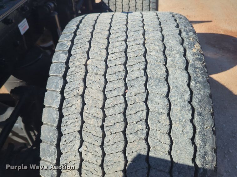 image for item NG9411 2020 Kenworth T680 semi truck