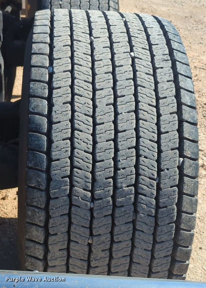 image for item NG9411 2020 Kenworth T680 semi truck