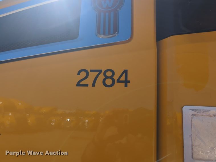 image for item NG9411 2020 Kenworth T680 semi truck