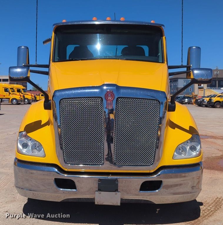 image for item NG9412 2020 Kenworth T680 semi truck