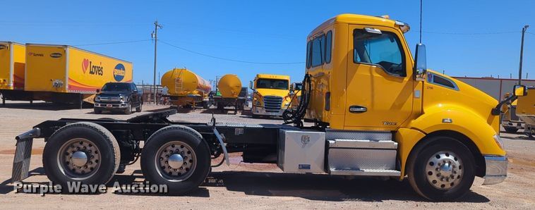 image for item NG9412 2020 Kenworth T680 semi truck
