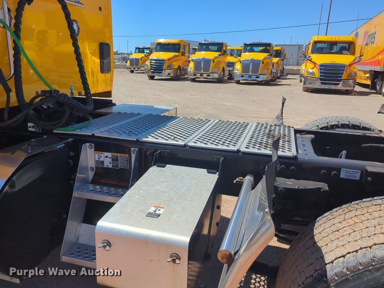 image for item NG9412 2020 Kenworth T680 semi truck