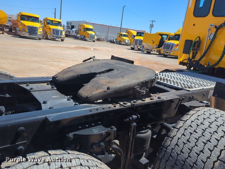 image for item NG9412 2020 Kenworth T680 semi truck