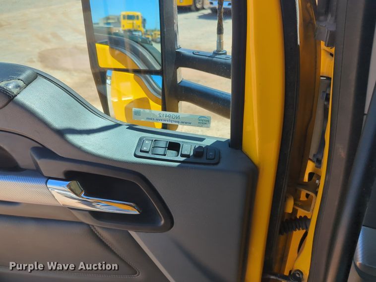 image for item NG9412 2020 Kenworth T680 semi truck