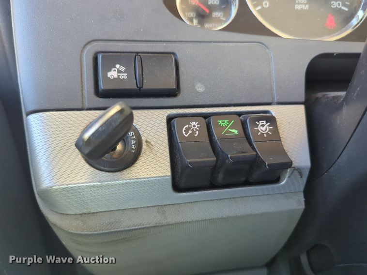 image for item NG9412 2020 Kenworth T680 semi truck