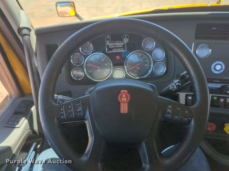 image for item NG9412 2020 Kenworth T680 semi truck