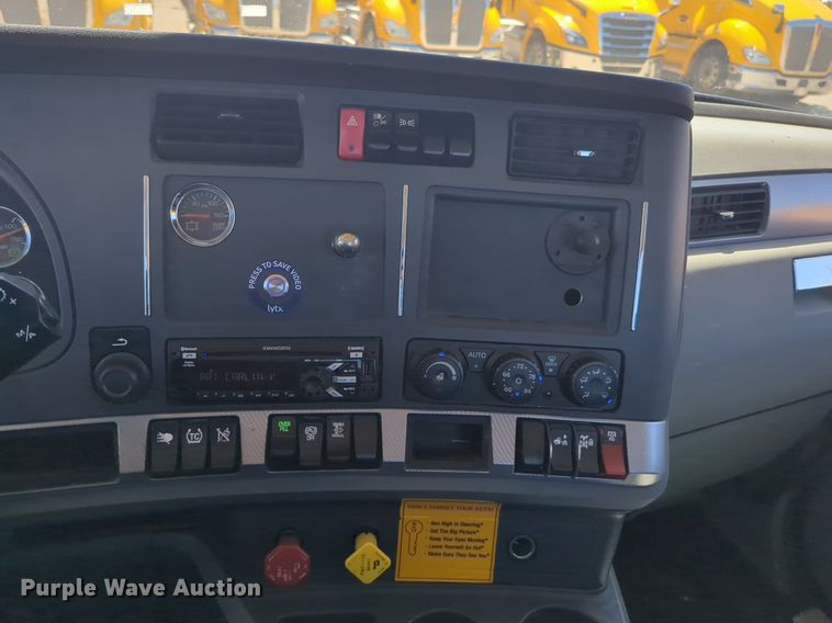 image for item NG9412 2020 Kenworth T680 semi truck