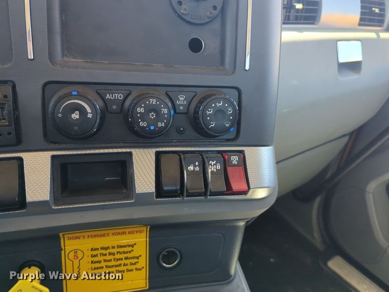 image for item NG9412 2020 Kenworth T680 semi truck