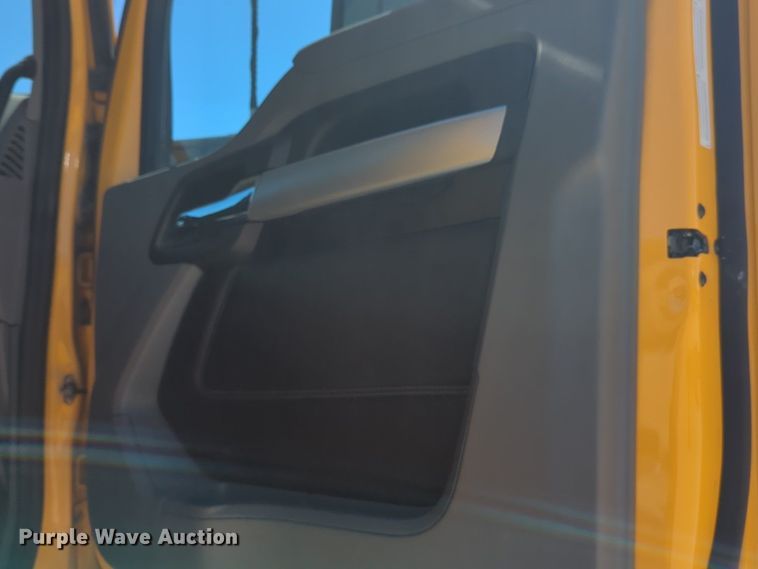 image for item NG9412 2020 Kenworth T680 semi truck