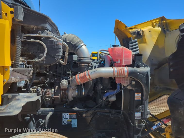 image for item NG9412 2020 Kenworth T680 semi truck