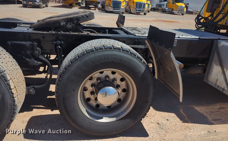 image for item NG9412 2020 Kenworth T680 semi truck