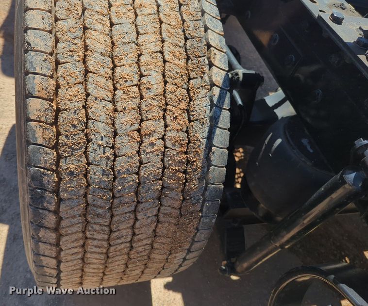 image for item NG9412 2020 Kenworth T680 semi truck