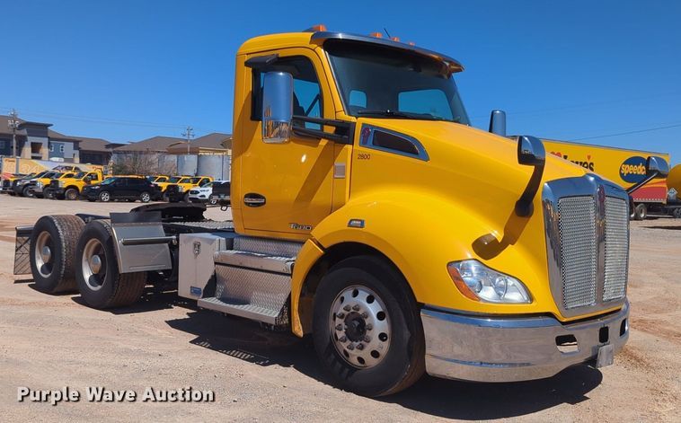 image for item NG9413 2020 Kenworth T680 semi truck