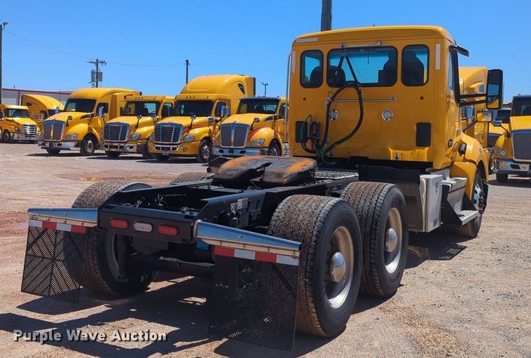 image for item NG9413 2020 Kenworth T680 semi truck