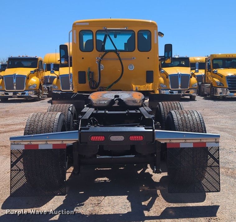 image for item NG9413 2020 Kenworth T680 semi truck