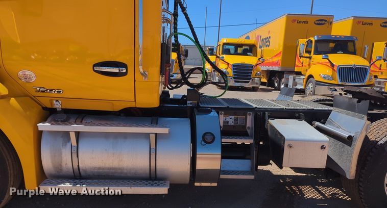 image for item NG9413 2020 Kenworth T680 semi truck