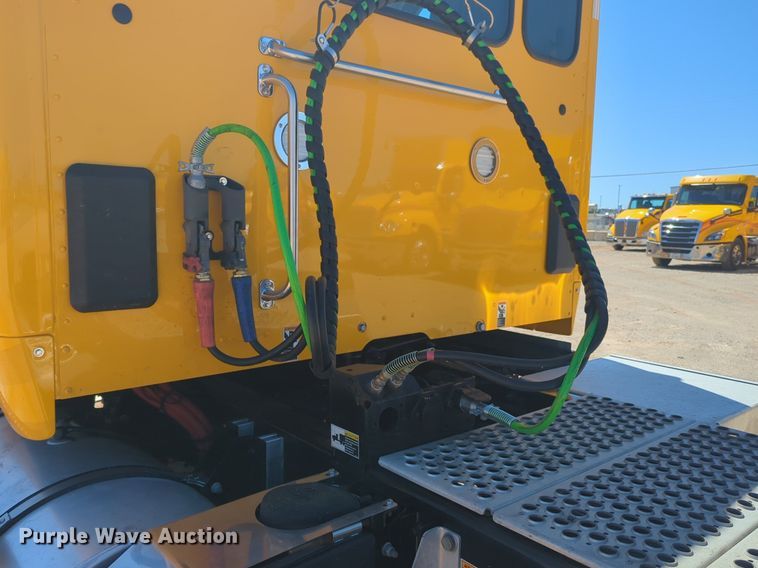 image for item NG9413 2020 Kenworth T680 semi truck