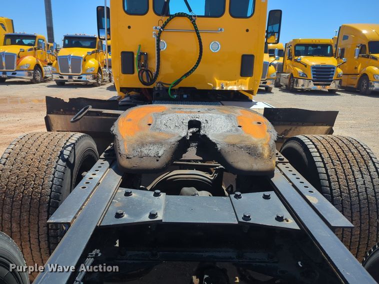 image for item NG9413 2020 Kenworth T680 semi truck