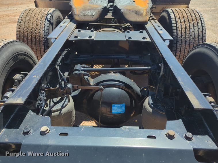 image for item NG9413 2020 Kenworth T680 semi truck